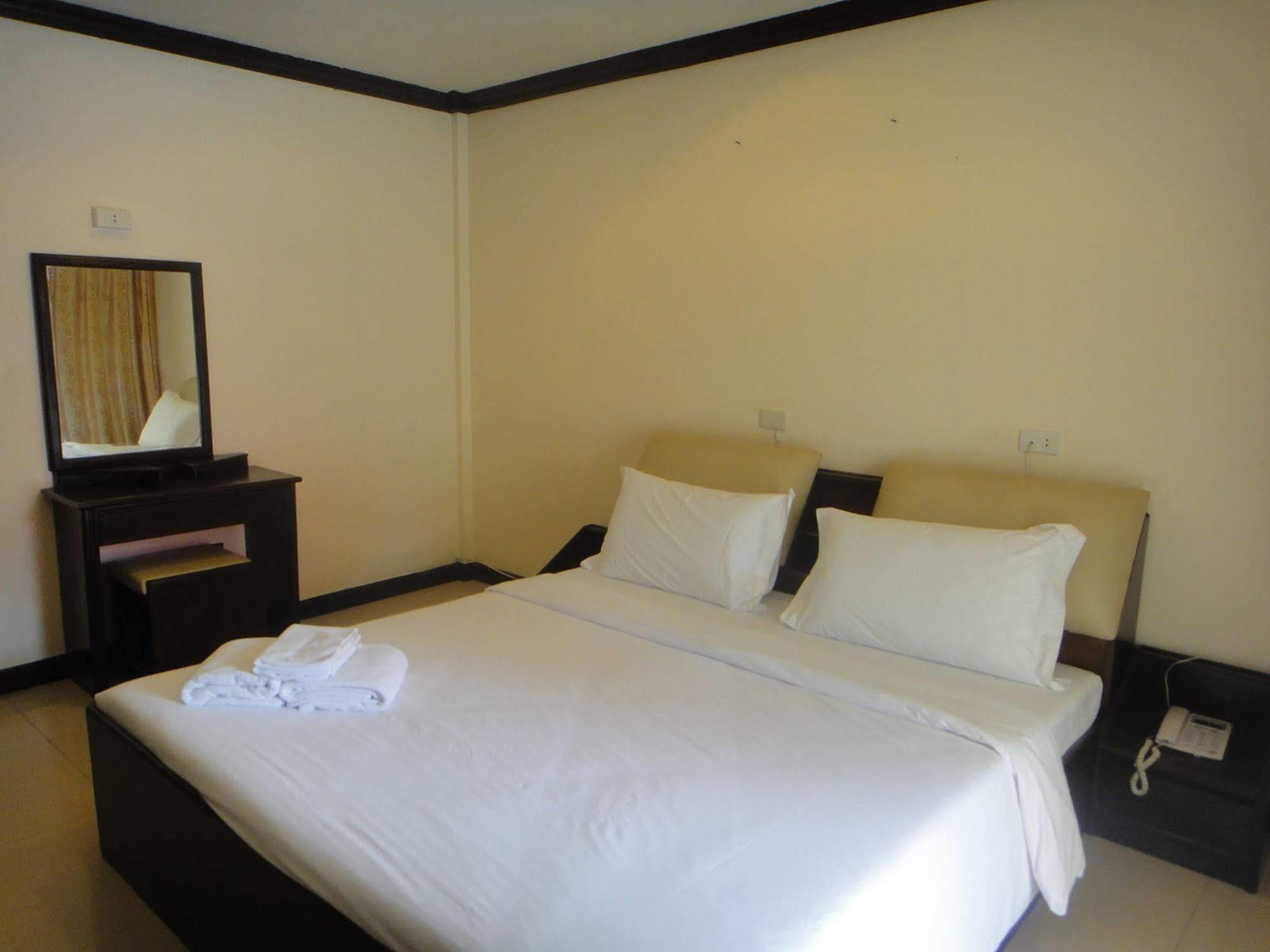 Safe House Hostel Patong Exterior photo